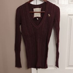 Y2K Women's Abercrombie & Fitch Burgundy Knit Cable V-neck Sweater